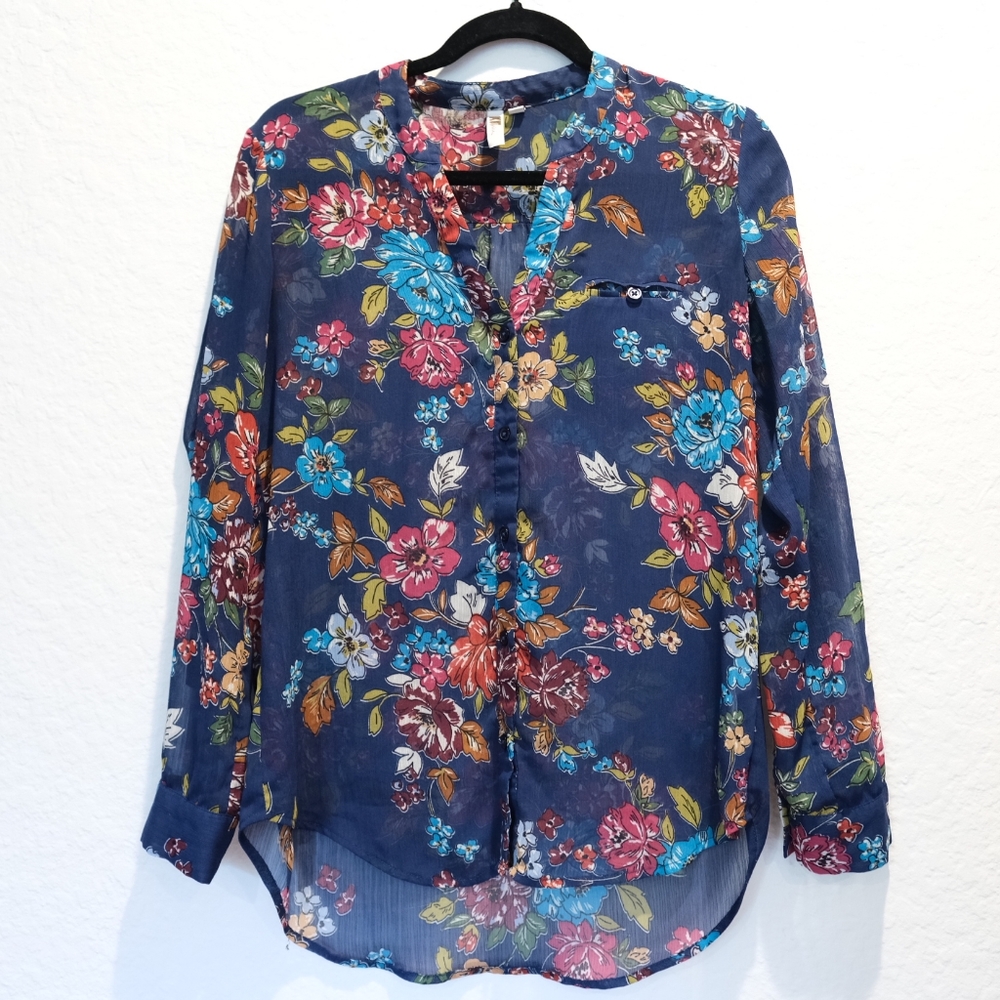 KUT from the Kloth Chiffon Roll-tab Sleeve Blouse, Size XSP *Fits XS/S Reg - Picture 2 of 9